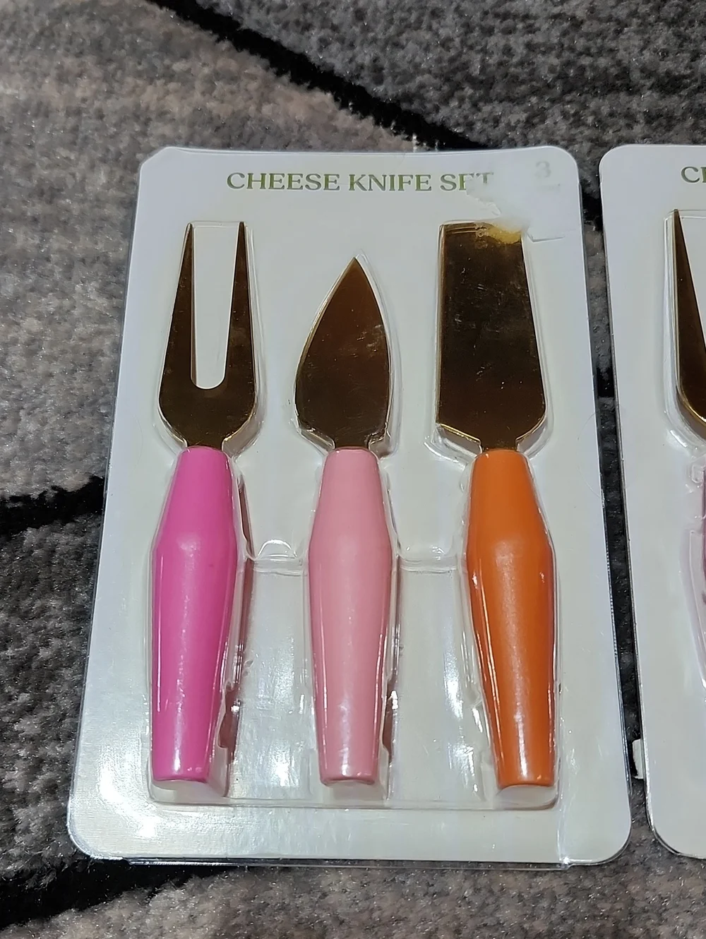 BULLSEYE PLAYGOUND SET-OF-2 STAINLESS STEEL ESSENTIAL CHEESE KNIFE SETS
